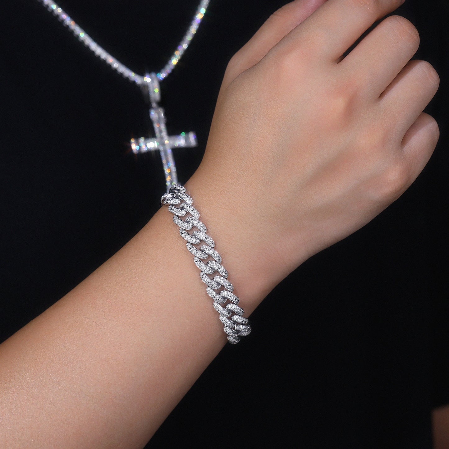 Set With Top-quality Moissanite, This Luxurious And Fashionable Light Luxury Jewelry Silver Bracelet Is Made Of S925 Silver Electroplated With Platinum