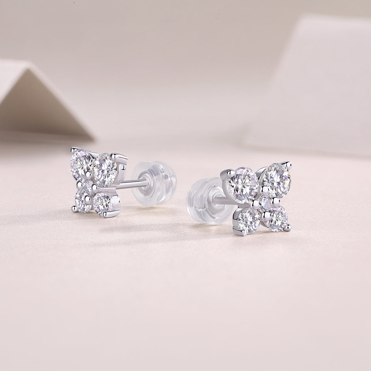 Top-quality Moissanite Luxury And Fashionable Light Luxury Jewelry Silver Stud Earrings S925 Silver Plated Platinum