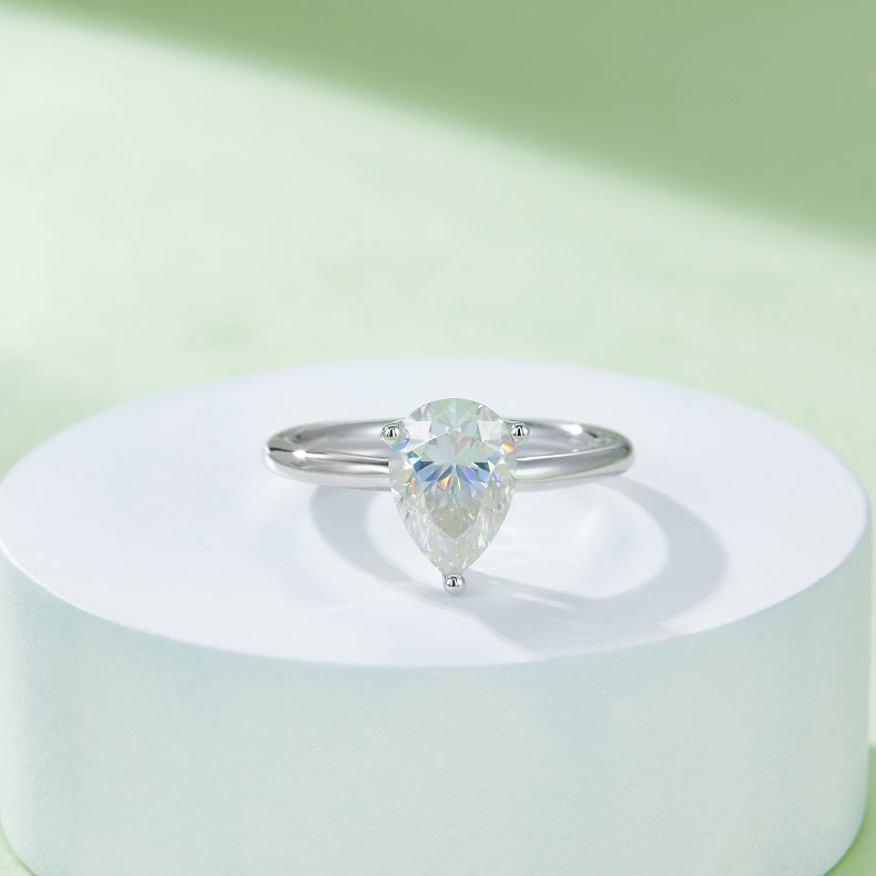 Luxury Silver Ring Pear-shaped Moissanite Set With Top-quality Moissanite D Color VVS , S925 Silver Electroplated With Platinum