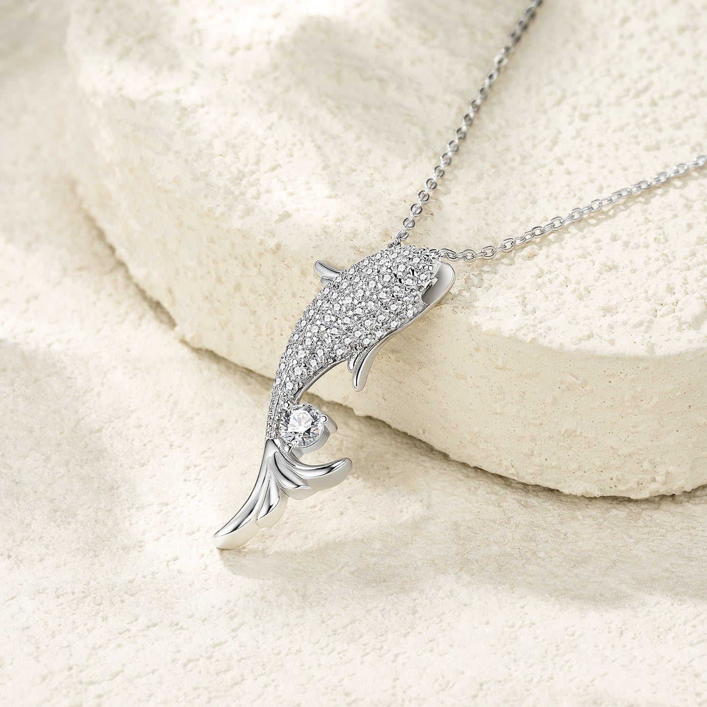 A Luxurious And Fashionable Minimalist Jewelry Pendant Necklace Set With Top-quality Moissanite, Made Of S925 Silver Electroplated With Platinum.