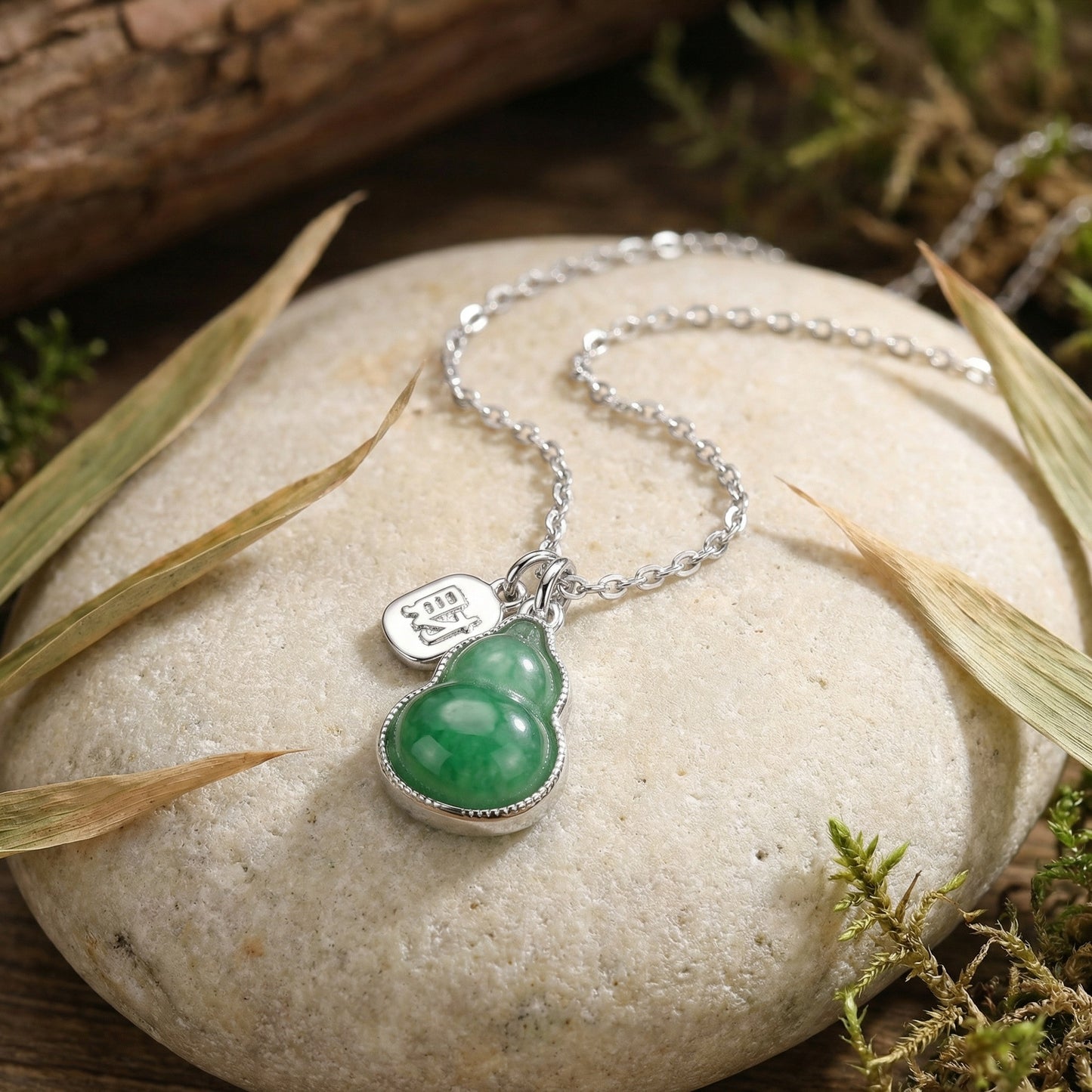 925 Sterling Silver Elegant Silver Green Jade Hulu Gourd Necklace with Wealth Character Charm