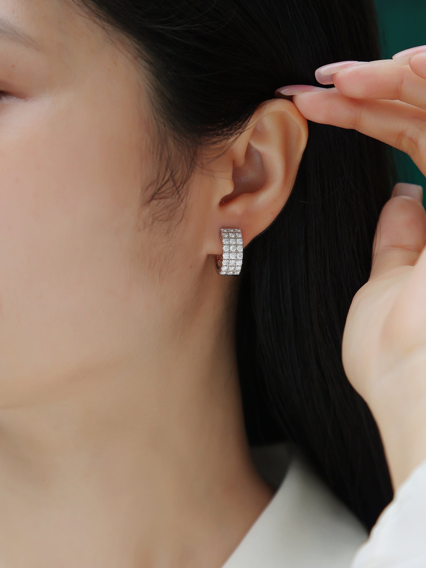 Top-quality Moissanite Luxury Silver Stud Earrings S925 Silver Plated Platinum