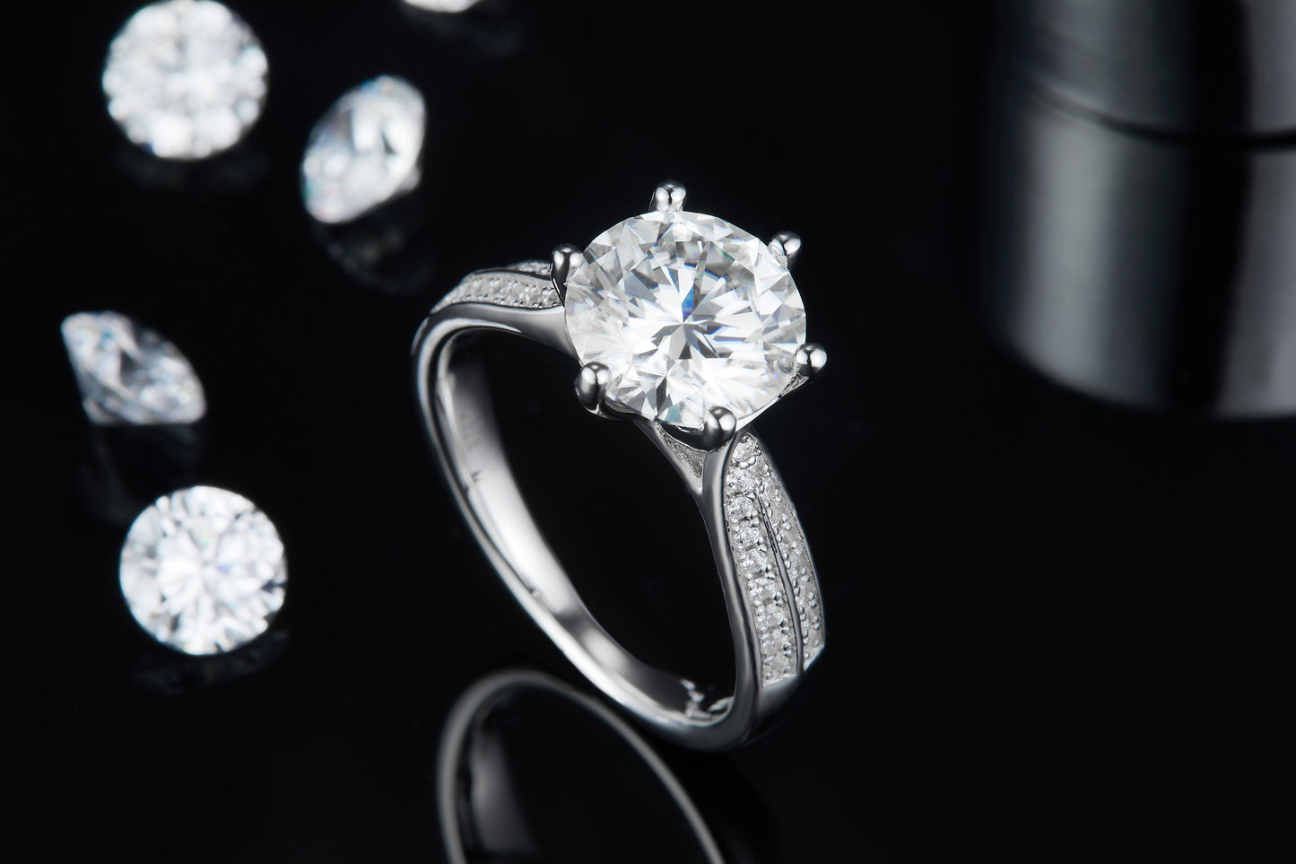 A 3-carat Luxury Silver Ring Set With Top-quality Moissanite D Color VVS, S925 Silver Plated With Platinum