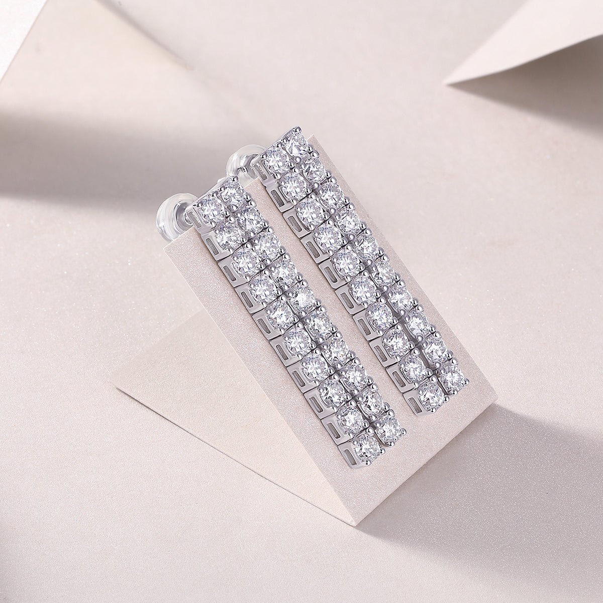 Top-quality Moissanite Luxury Silver Stud Earrings S925 Silver Plated Platinum