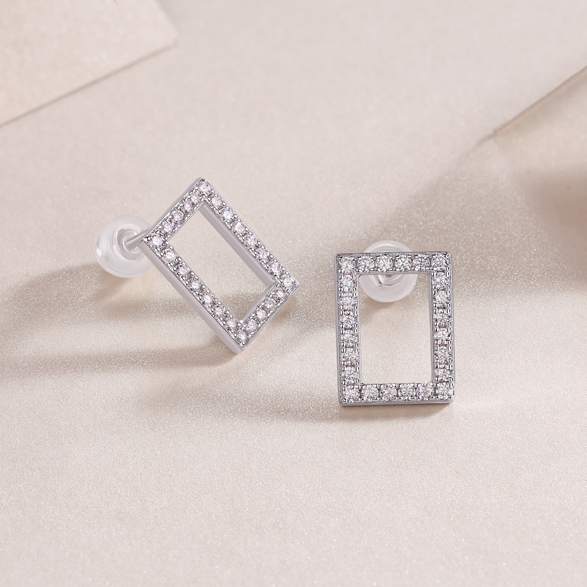 Shining Brightly - Top-quality Moissanite Luxury, Fashionable And Light Luxury Jewelry, Silver Stud Earrings S925, Silver-plated Platinum.