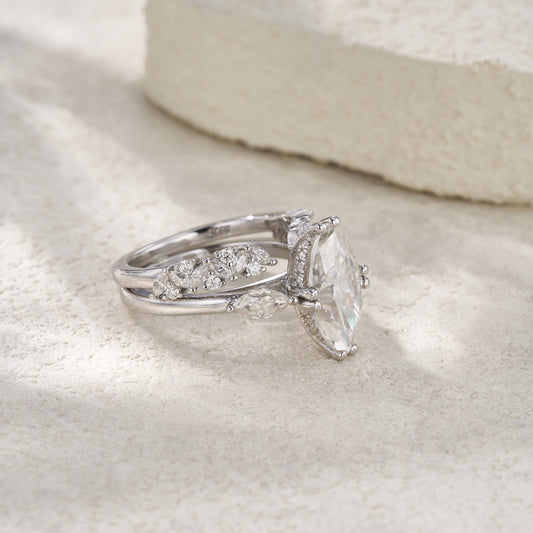 Luxury Silver Ring Set With Top-quality Moissanite D Color VVS , Made Of S925 Silver With Electroplated Platinum.