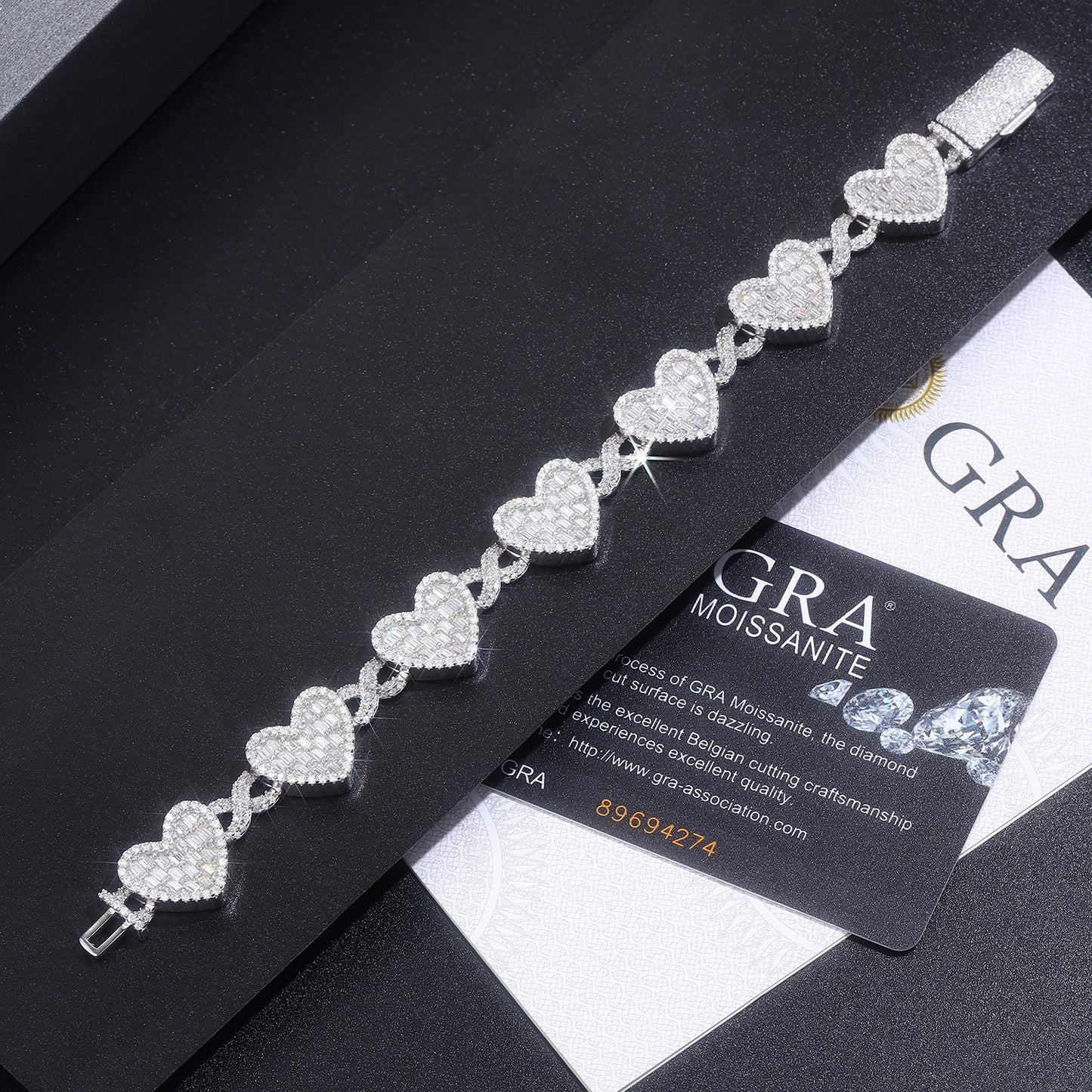 Luxury Silver Bracelet Featuring Top-quality Moissanite, Made Of S925 Silver Electroplated With Platinum.