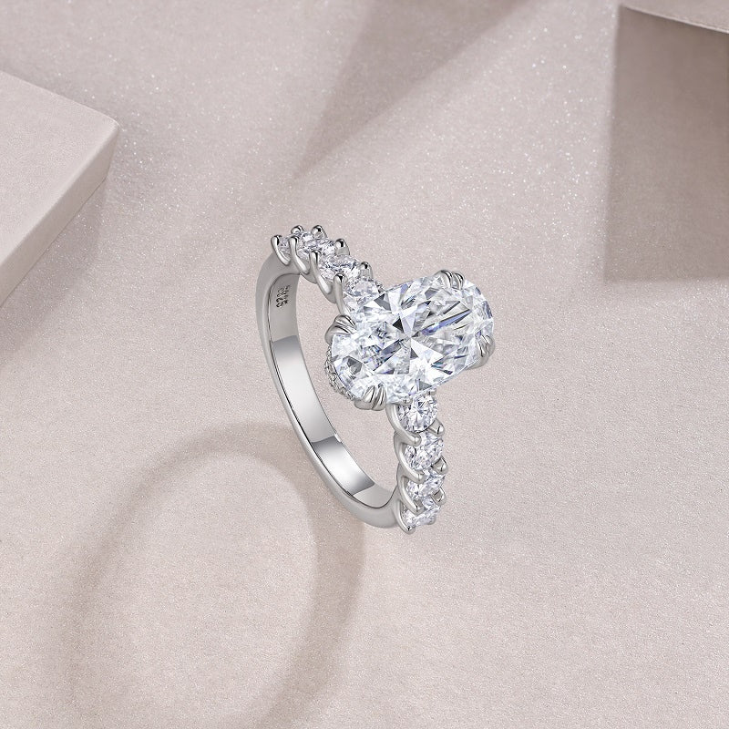 Egg-shaped Moissanite Set With Top-quality Moissanite , Luxury Silver Ring S925 Silver Plated With Platinum