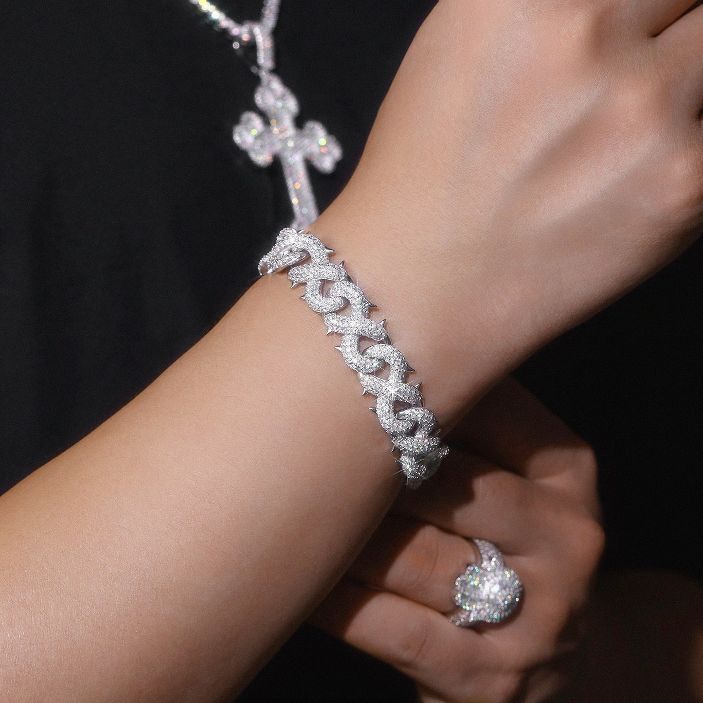 Luxury Silver Bracelet Featuring Top-quality Moissanite, Made Of S925 Silver Electroplated With Platinum.