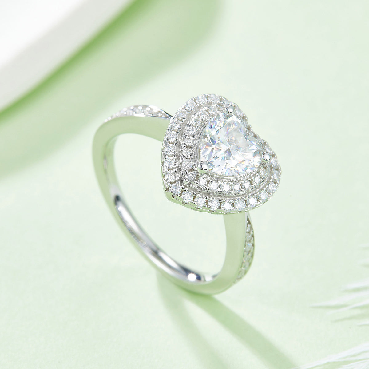 Luxury Silver Ring Heart-shaped Moissanite Set With Top-quality Moissanite , S925 Silver-plated Platinum
